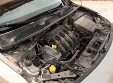 What kind of engine oil is fluence 1